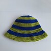 Gehaakt baby zonnehoedje 'Groen en blauw'