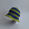 Gehaakt baby zonnehoedje 'Groen en blauw'