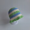 Gehaakt baby zonnehoedje 'Groen, blauw en crème'