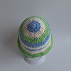 Gehaakt baby zonnehoedje 'Groen, blauw en crème'