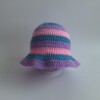 Gehaakt baby zonnehoedje 'Roze, blauw en lila'