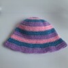 Gehaakt baby zonnehoedje 'Roze, blauw en lila'