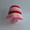 Gehaakt baby zonnehoedje 'Roze, rood en crème'