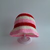 Gehaakt baby zonnehoedje 'Roze, rood en crème'