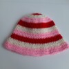 Gehaakt baby zonnehoedje 'Roze, rood en crème'