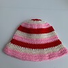 Gehaakt baby zonnehoedje 'Roze, rood en crème'