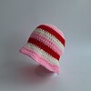Gehaakt baby zonnehoedje 'Roze, rood en crème'