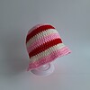 Gehaakt baby zonnehoedje 'Roze, rood en crème'