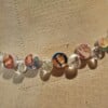 Gerecycelde ketting van papier en glaskralen