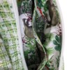 Groene geruite schoudertas van gerecyclede broek – met tropische voering