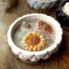 Kaarsje met zonnebloem, egeltje en dennenappel