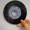 Kunst van vinyl: versierde LP 'Hysterical Disco'