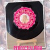 Kunst van vinyl: versierde LP 'Perfectly Pink'