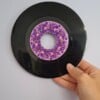 Kunst van vinyl: versierde LP 'Sunset Skies'