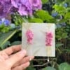 Micro Gehaakte Hortensia Oorbellen – Zacht & Bloemig