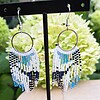 Blue Mirage – lichte fringe oorbellen met miyuki kralen in blauw, zilver en zwart