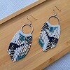 Blue Mirage – lichte fringe oorbellen met miyuki kralen in blauw, zilver en zwart