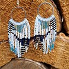 Blue Mirage – lichte fringe oorbellen met miyuki kralen in blauw, zilver en zwart