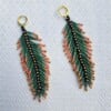 Color Quill – statement oorbellen met miyuki rocailles in veervorm