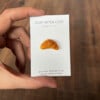 Croissant pin voor tas of kleding