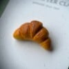 Croissant pin voor tas of kleding