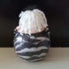 Dik blond dametje in zebraprint,handgemaakt en uniek,14 cm,mixed media