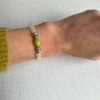 Elastische armband met kralen van rozenkwarts en jade
