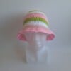 Gehaakte bucket hat 'Wit, roze en groen'