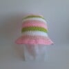 Gehaakte bucket hat 'Wit, roze en groen'