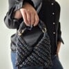 Gehaakte crossbody tas 'Zwart metallic regenboog'