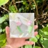 Micro Gehaakte Tulp Oorbellen – Met Blaadje