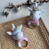 Rammelaar eenhoorn - handgemaakt van katoen. Gehaakte Unicorn (Amigurumi en duurzaam)