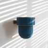STERKSTAEL Flora S Eco Pot Petrol Green - bloempothouder - kleur houder goud - kleur pot donkergroen - inclusief bloempot ø12cm - poedercoating - staal
