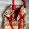 Tote bag gemaakt van een dikke bruine vintage deken