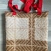 Tote bag gemaakt van een dikke bruine vintage deken