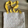 Tote bag van een doorgestikte sprei met bloemen, vlinders en vogels