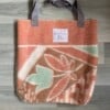 Tote bag van groen - roze vintage deken.
