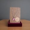 elegante ketting met roze bloemen patroon 10 mm hanger.