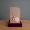 elegante ketting met roze bloemen patroon 10 mm hanger.