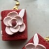 Boekjes oorbellen met bloem - handgemaakt