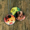 Fotomedaillon ketting/medaillon ketting met close up van olie bellen, in oranje,bruin en groen gele tinten. Roest vrij stalen ketting,rvs medaillonm,roestvrij staal medaillon. Voor het dicht bij je dragen van je favoriete foto.