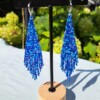 Fringe oorbellen Confetti Blue Tone – brick stitch, Miyuki Delica kralen, 9 cm lang, rvs ringen