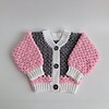 Gehaakt baby vestje | Roze, grijs en wit