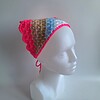 Gehaakte bandana 'Knalroze, beige, lichtblauw en wit'