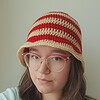 Gehaakte bucket hat | Beige en rood