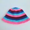 Gehaakte bucket hat | Donkerblauw, turquoise, roze en rood