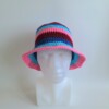 Gehaakte bucket hat | Donkerblauw, turquoise, roze en rood