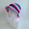 Gehaakte bucket hat | Donkerblauw, turquoise, roze en rood