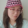 Gehaakte bucket hat | Fuchsia, wit en zwart