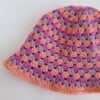 Gehaakte bucket hat | Koraal, lavendel en mauve